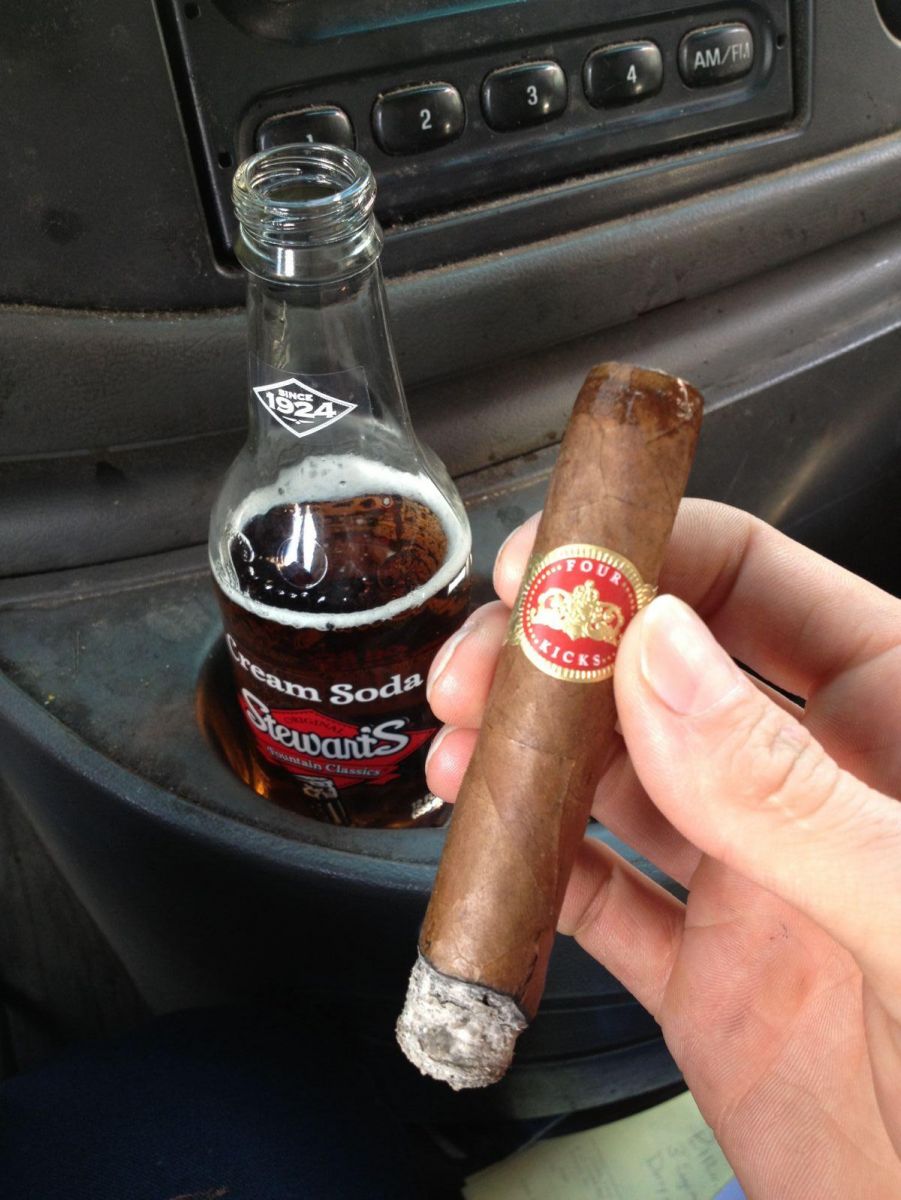 Four Kicks Robusto