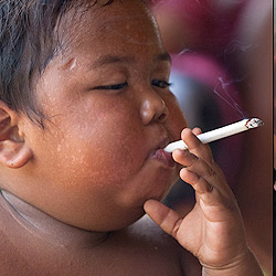 2-year-old-child-smoking-video.jpg